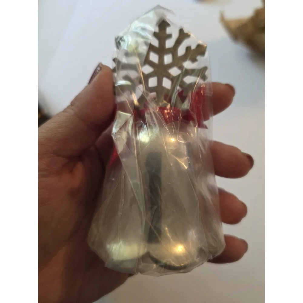 International Silversmiths Bell 2007 First Edition Silverplated Snowflake NEW